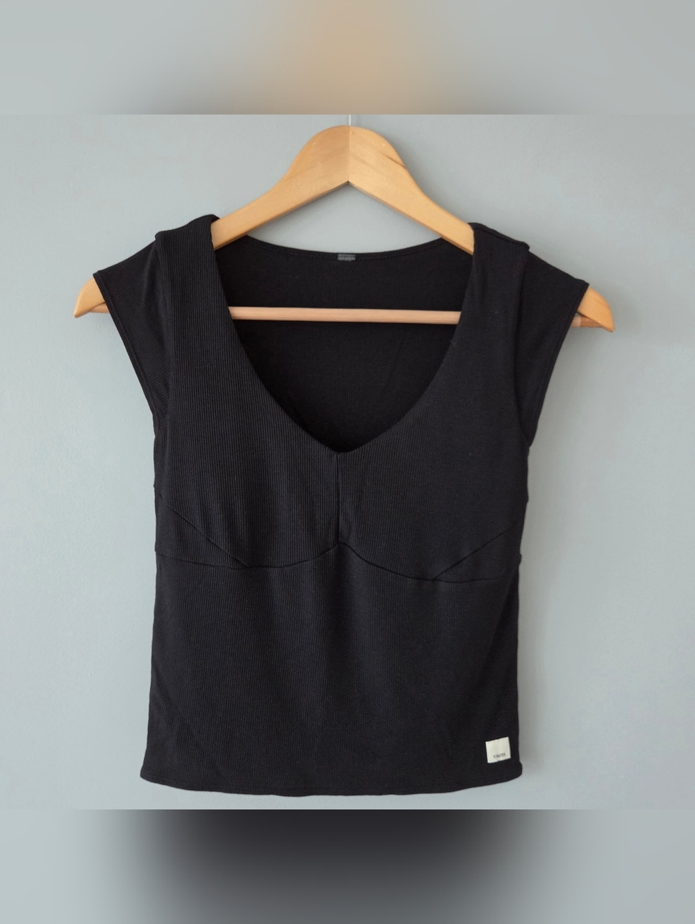 Vuori Women's Sleeveless Cove V-Neck Tank - Size Small - Black - VW1157